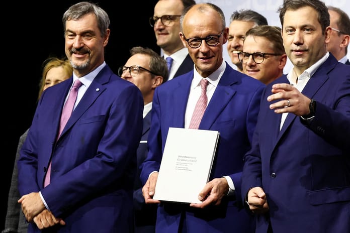 Almanya'da koalisyon hükümeti için protokol imzalandı