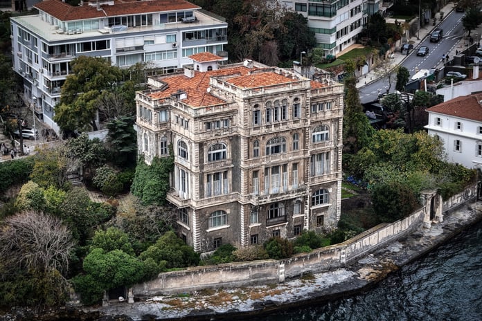 Türkiye'nin en değerli gayrimenkulü Zeki Paşa Yalısı alıcı bekliyor