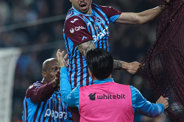 Sahneye Ozan Tufan çıktı