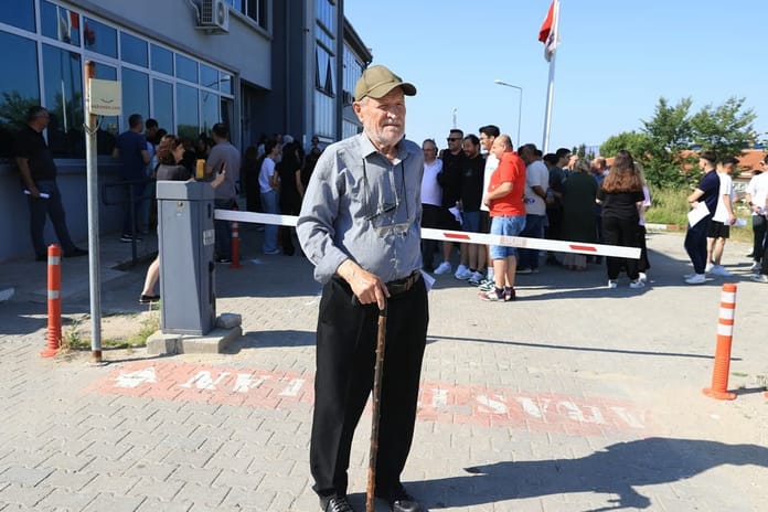 İşte YKS'nin 81 yaşındaki en yaşlı adayı! 'Filozof hurdacı' lakaplı Şevki amca