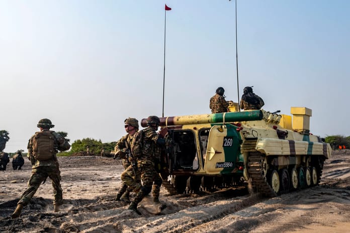 ABD ve Hindistan 10 yıllık savunma iş birliği anlaşması imzaladı