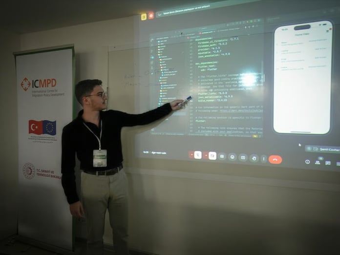 Depremzede gençlere "İyiliği Kodlayanlar" projesiyle kodlama eğitimi