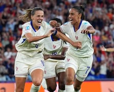 Fransa ve İngiltere'den gol yağmuru: Kadınlar EURO 2025'te çeyrek final eşleşmeleri netleşti