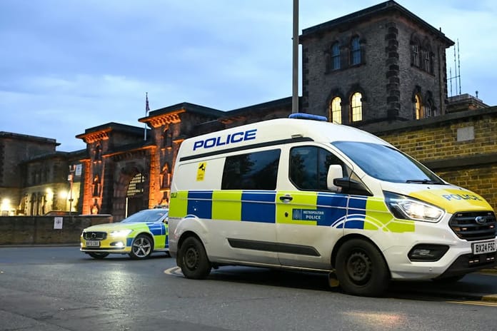 İngiltere'de iki mahkum yanlışlıkla serbest bırakıldı