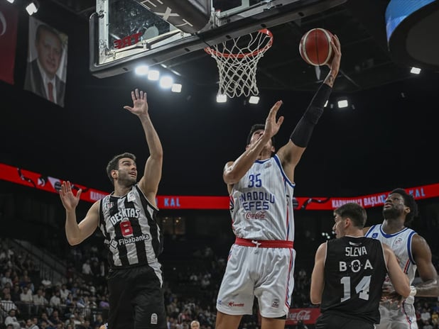 Anadolu Efes final biletinin peşinde: Beşiktaş karşısında seriyi bitirmek istiyor