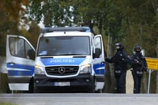 Almanya'da tatbikatı gerçek sanan polis askerlerle çatıştı