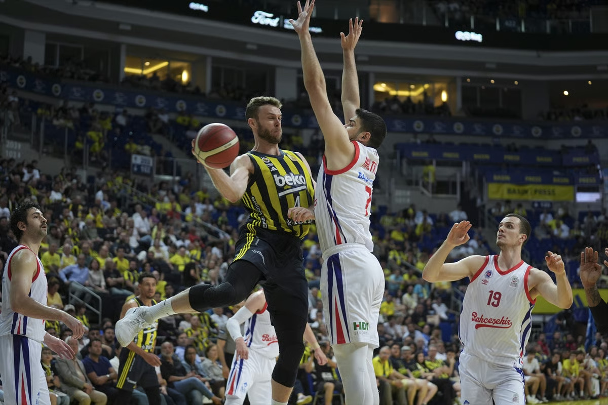 Fenerbahçe final bileti için Bahçeşehir Koleji deplasmanında