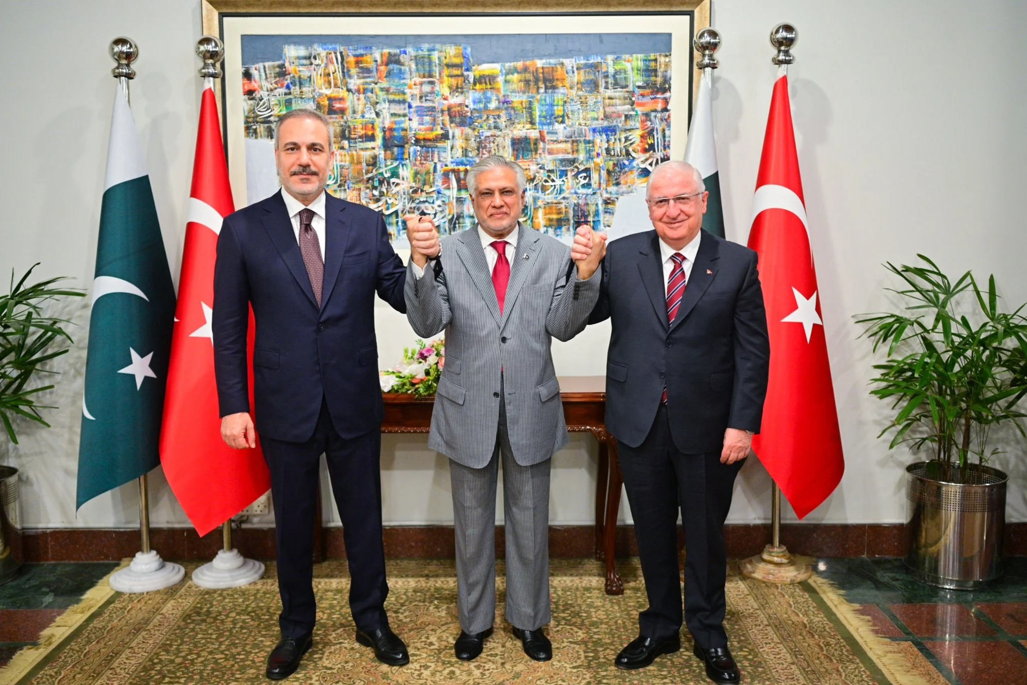 Dışişleri Bakanı Hakan Fidan ile Genelkurmay Başkanı Yaşar Güler Pakistan'da önemli istişarelerde bulundu