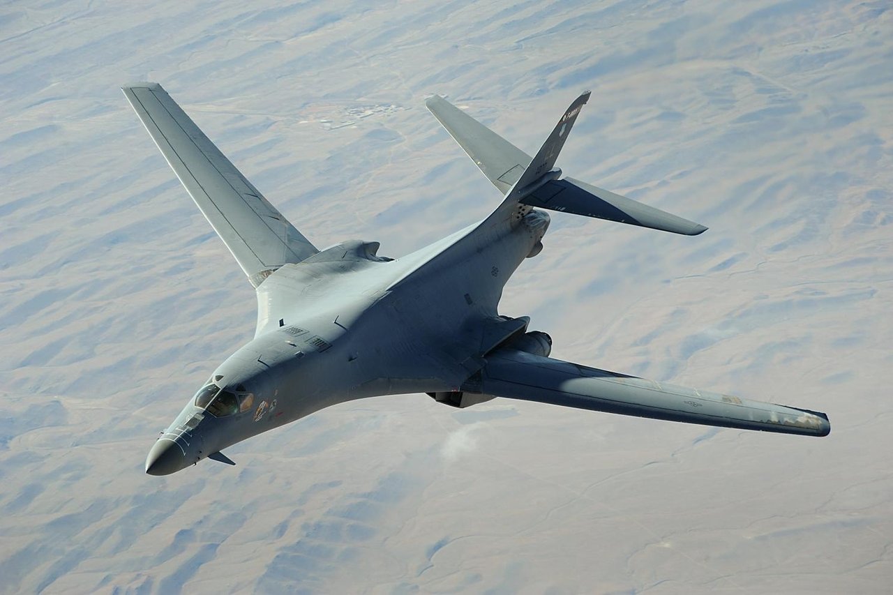 ABD bombardıman uçakları Japonya'ya konuşlandırıldı