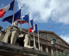 Fransa’da siyasi kriz borç riskini büyütüyor