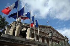 Fransa’da siyasi kriz borç riskini büyütüyor