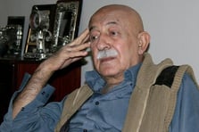 Modern şiirin usta şairi: Erdem Bayazıt