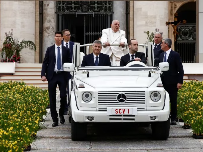 Papa Franciscus, ölmeden önce "papamobil" aracını Gazzeli çocuklara bağışladı