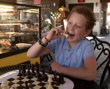 Sivaslı annenin buluşu: Oğlu için katkı maddesiz çikolata üretti