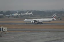 Orta Doğu’da savaş alarmı: Dev havayolu şirketleri uçuşlarını askıya aldı