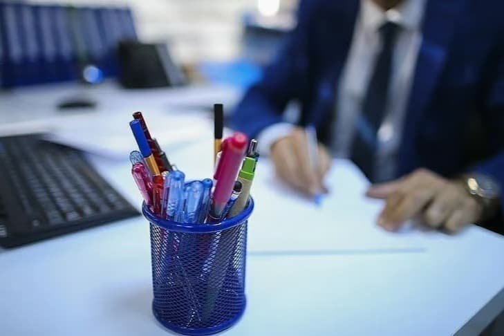 Hareketsiz koşu: Mesai paradoksu ve orta gelir tuzağının görünmez prangaları