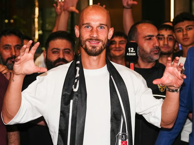 Beşiktaş'ın yeni kanadı İstanbul'da: Siyah beyazlılar Cerny'yi karşıladı