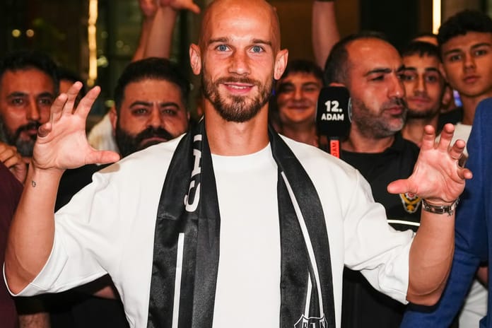 Beşiktaş'ın yeni kanadı İstanbul'da: Siyah beyazlılar Cerny'yi karşıladı