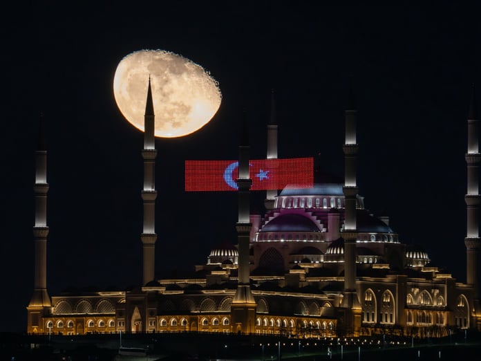 İstanbul'da iftar saat kaçta, bugün oruç ne zaman açılacak? Diyanet imsakiyesi ile 12 Mart İstanbul iftar saati