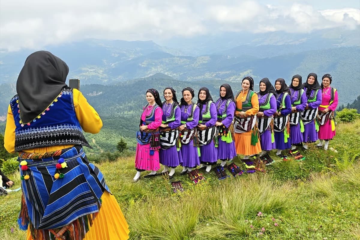 Karakısrak Yaylası horonla şenlendi