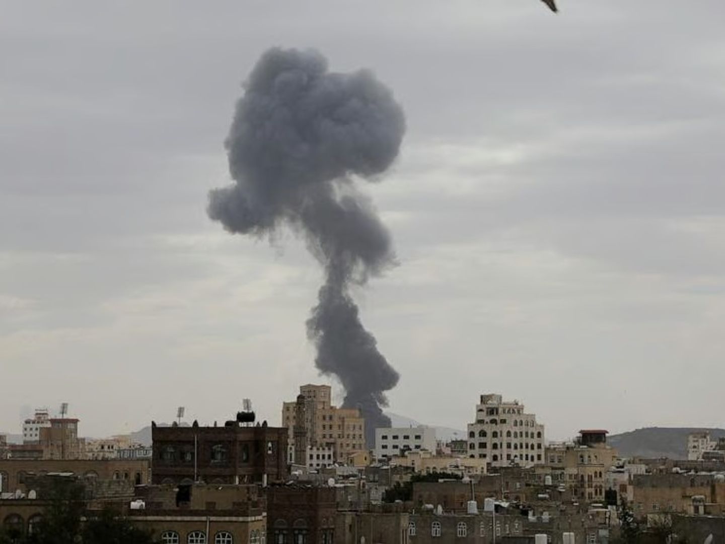 İsrail güçleri Yemen'in başkenti Sana'ya hava saldırısı düzenledi