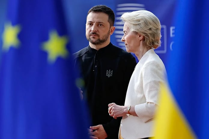 Politico: AB, ABD'ye rağmen Ukrayna'ya finansman sağlayabilecek mi?