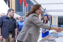 CHP "Sokağa çıkamaz" diye tehdit etmişti! Burcu Köksal'dan korumalarla gövde gösterisi