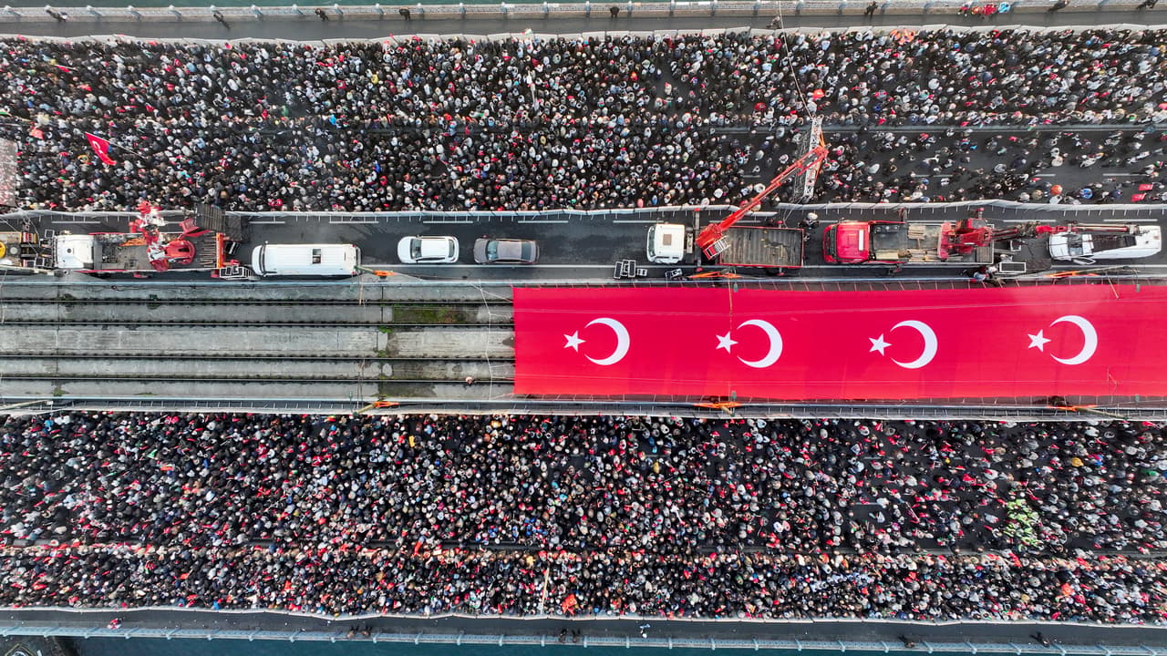 Gazze için vicdan yürüyüşü: Galata Köprüsü’nde üçüncü buluşma