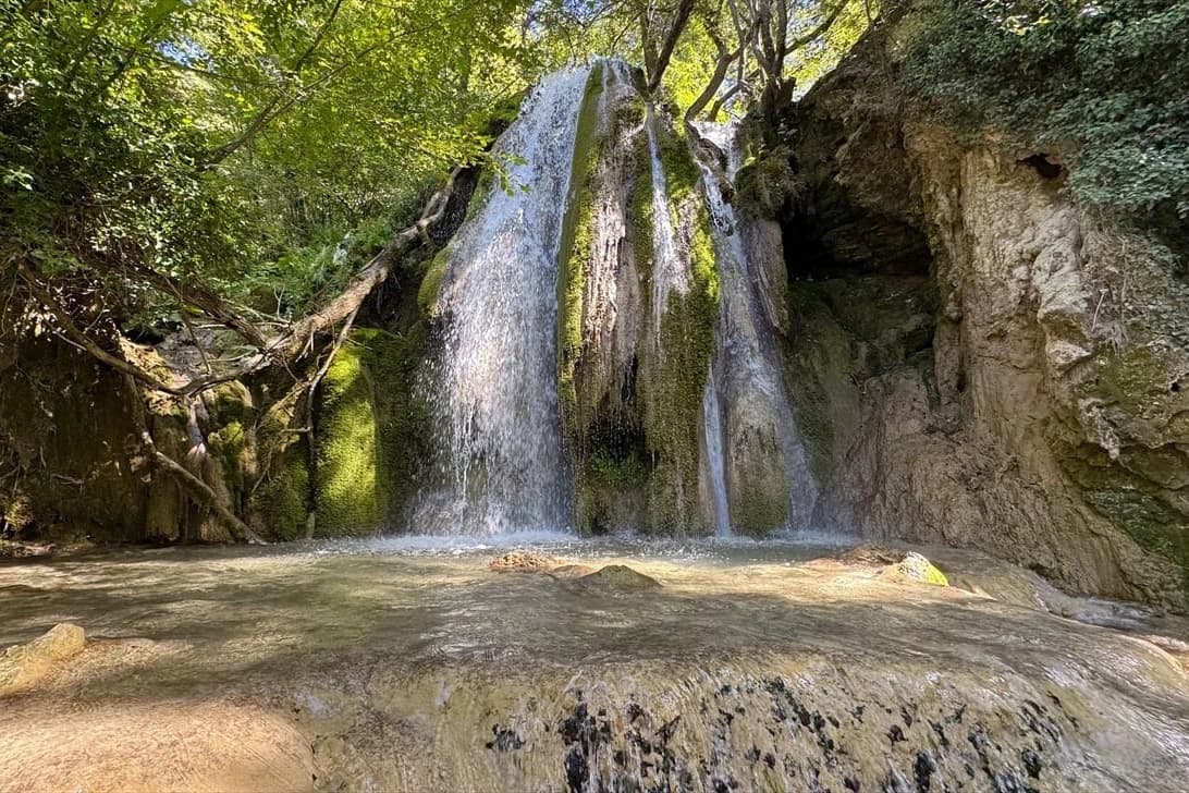 Okçular Şelalesi doğal güzellikleriyle uğrak noktası