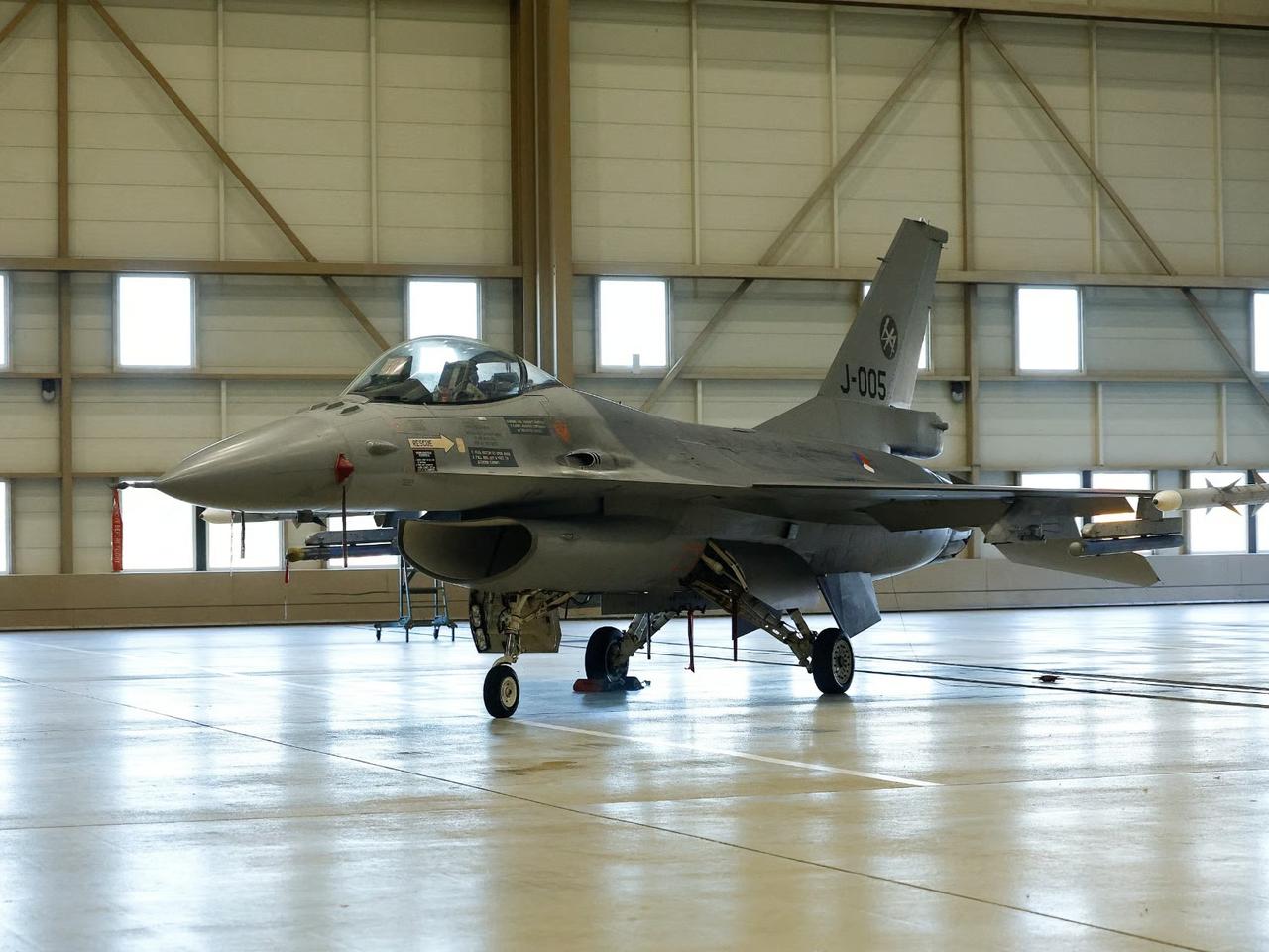 ABD’den Ukrayna F-16’larına bakım desteği
