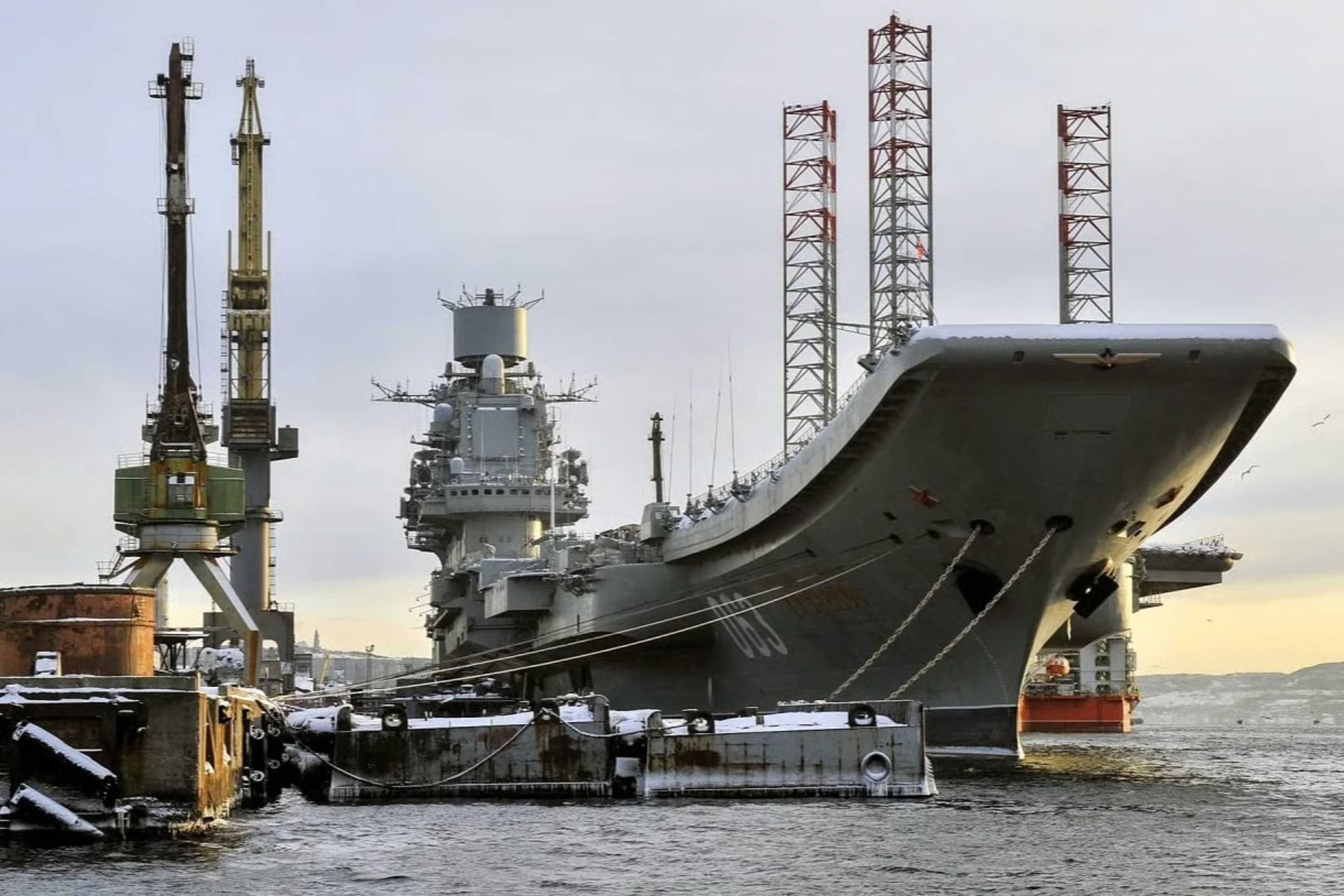 Rusya, yaşlanan tek uçak gemisi Admiral Kuznetsov’u hizmetten çekmeye hazırlanıyor