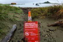 Yeni Zelanda’da arıtma tesisinin çökmesiyle milyonlarca litre atık okyanusa akıyor