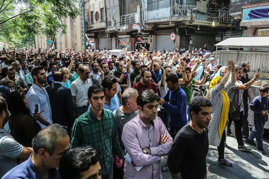 Esnaf sokağa indi: İran'da ekonomi protestosu 
