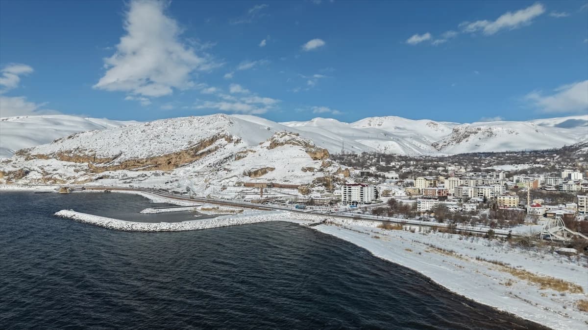 Bitlis'te kar yağışı etkili oldu: 314 köy yolu ulaşıma kapandı
