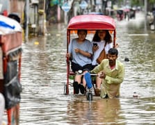 Hindistan'da sel ve toprak kaymaları nedeniyle en az 34 kişi hayatını kaybetti