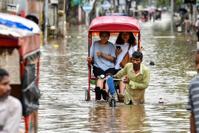 Hindistan'da sel ve toprak kaymaları nedeniyle en az 34 kişi hayatını kaybetti