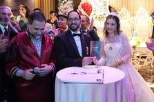 Patlamada sol yanı felç kalan gazi 14 yıllık sevgilisiyle dünyaevine girdi