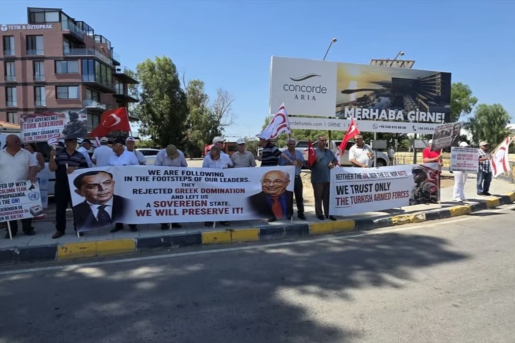 Kıbrıs Türkleri Guterres'i protestoyla karşıladı