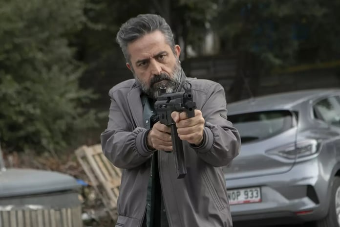 Arka Sokaklar yeni bölümde neler olacak, Cevher Rıza Baba'yı vuracak mı? Arka Sokaklar 725. yeni bölüm fragmanı izle