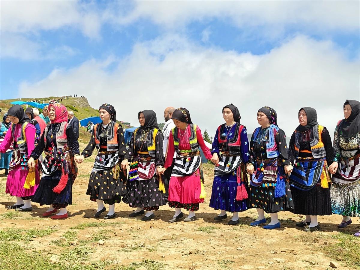 Karakısrak Yaylası horonla şenlendi