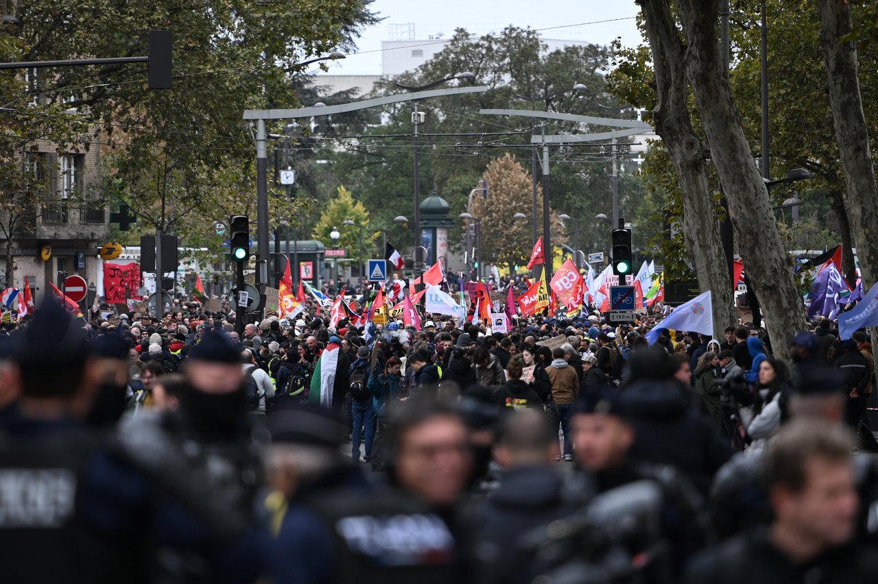 Paris’te devam eden protestolarda göstericiler Porte d'Italie yakınlarında toplandı
