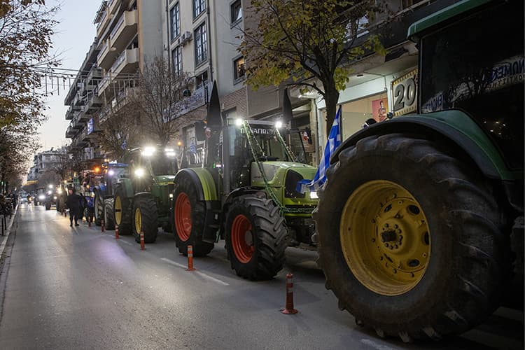 Yunanistan'da çiftçiler yolsuzlukları protesto ediyor