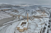 Hasankeyf'teki tarihi yapılar beyaza büründü