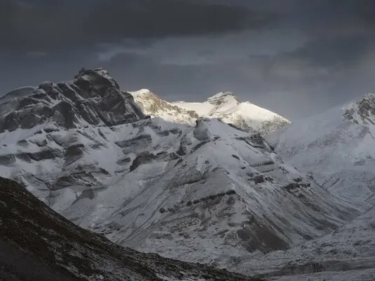 Nepal'de dağcıların üstüne çığ düştü: 7 ölü