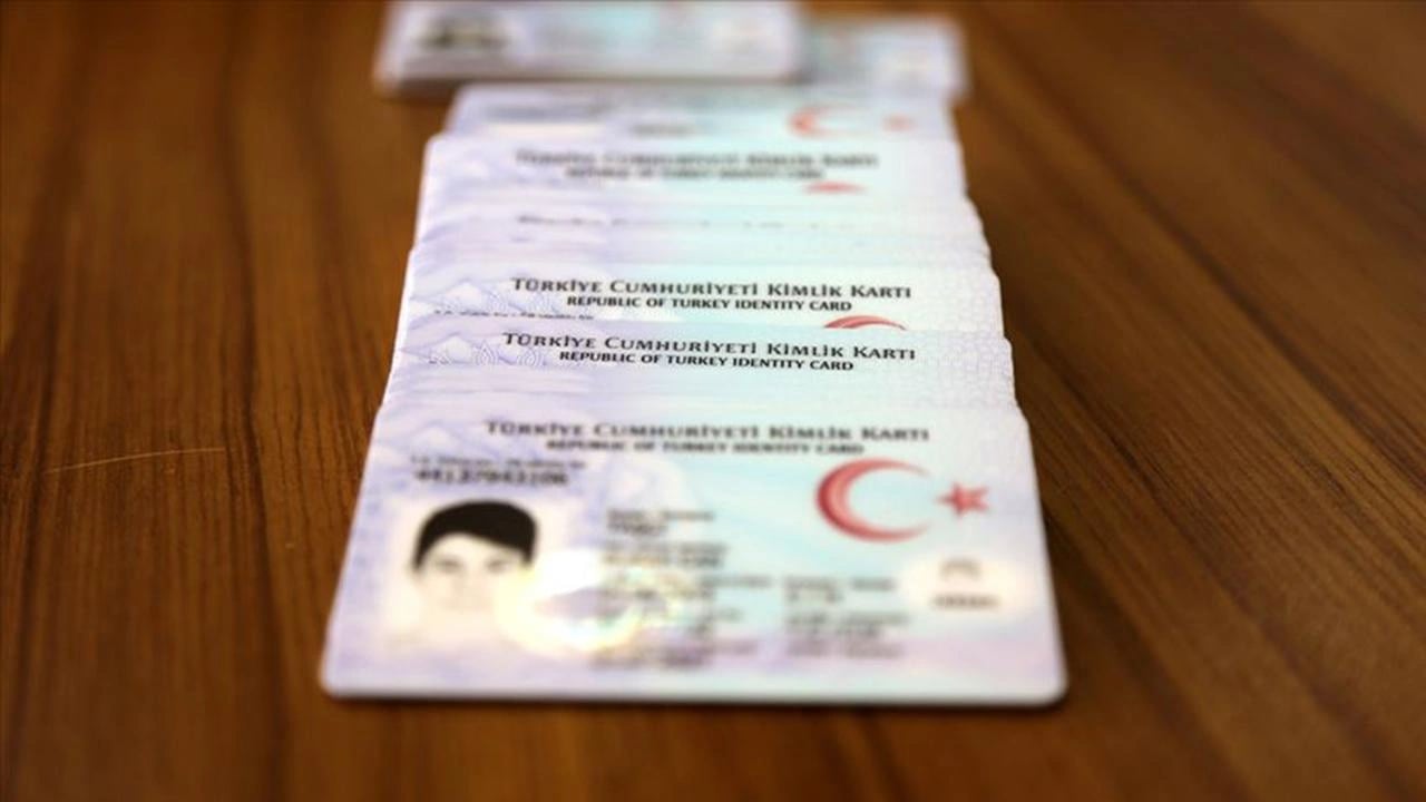 Kimlik kartı süresi dolmadan yenilenir mi