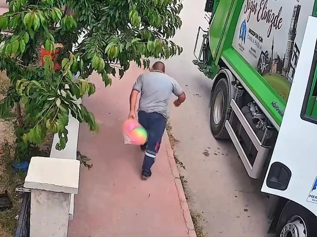 Temizlik işçilerinden çocuklara yürekleri ısıtan hediye