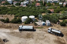 Günlerdir suları kesik olan mahalle sakinleri kalıcı çözüm bekliyor