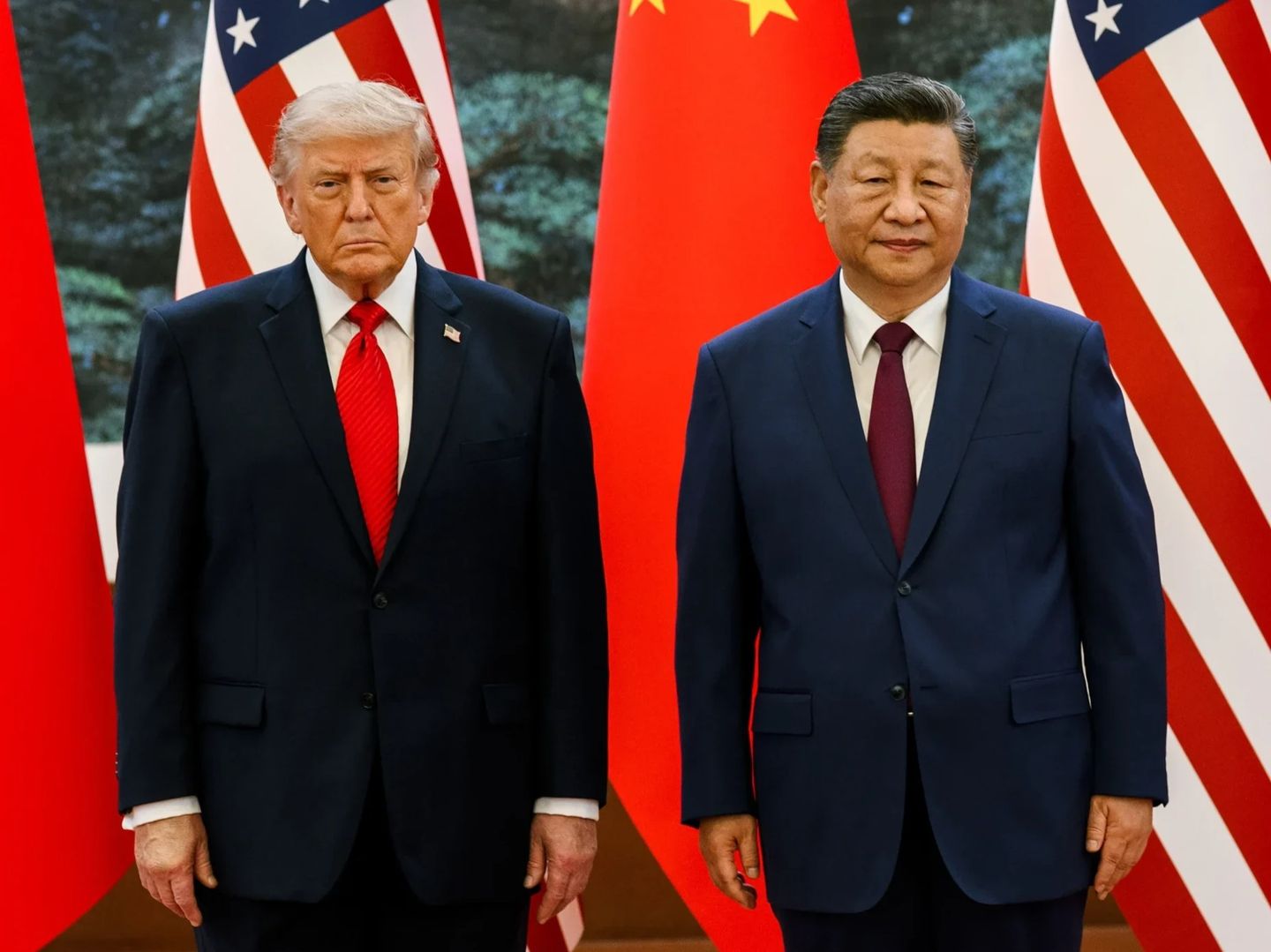 Trump ile Xi'nin benzer takım elbiseleri dikkat çekti