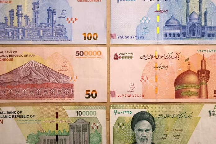 İran Meclisi riyalden dört sıfır atılmasını onayladı