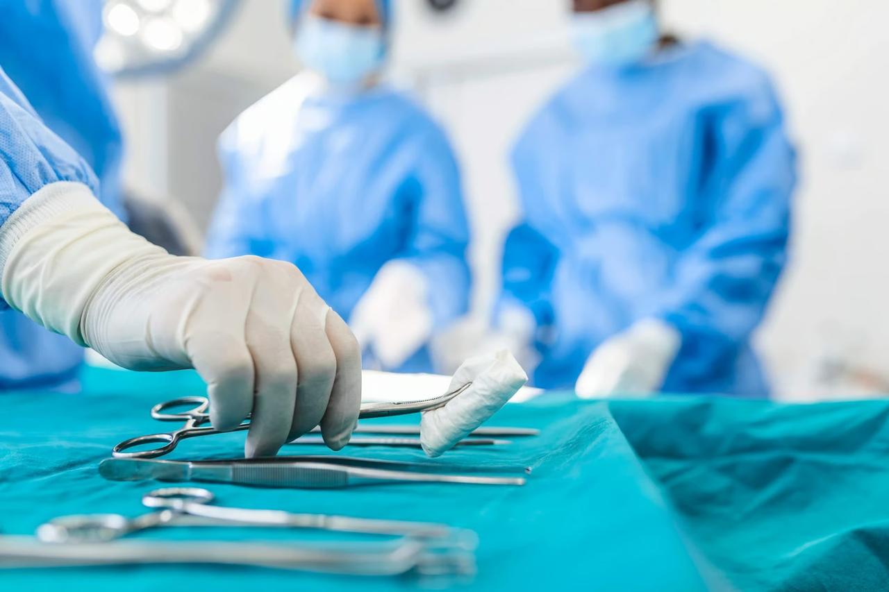 Şişkinlik diye gitti, 17 kiloluk kitle çıkarıldı 